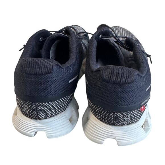 On Cloud Running Shoes – Women’s Size 9 (EU 40.5) – Black/White - Picture 4 of 7